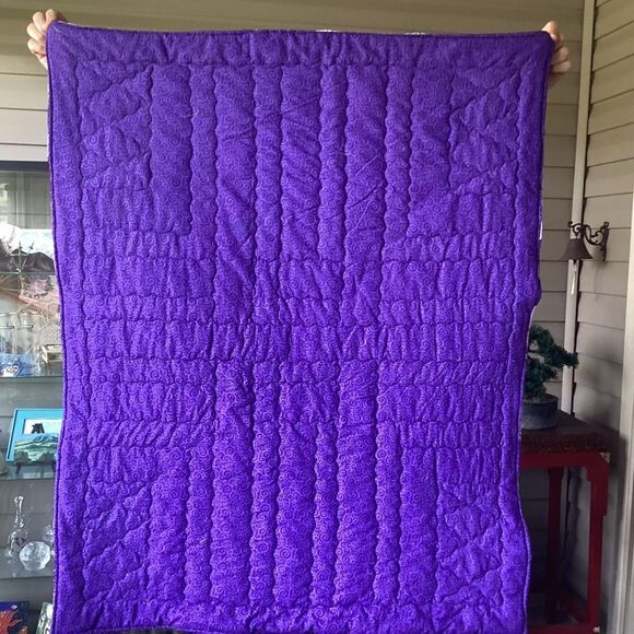 NWT Hand Crafted Purples and White Quilt - Picture 12 of 13